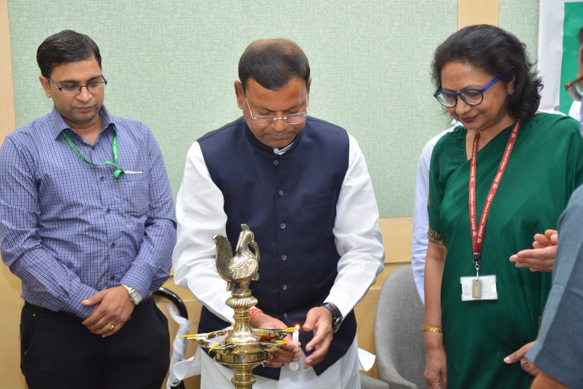 mppchaudhary's tweet photo. #FinminIconicWeek के अवसर पर @FinMinIndia के व्यय विभाग द्वारा आयोजित"इंफ्रास्ट्रक्चर प्रोजेक्ट की निगरानी व मूल्यांकन-समय व लागत की अधिकता" विषय की संगोष्ठि के उद्घाटन कार्यक्रम में मुख्य अतिथि के तौर पर सम्मलित हुआ एवं वक्ताओं के सुझावों पर गौर किया, अधिकारियों के साथ चर्चा की। https://t.co/eKplVtxUMC