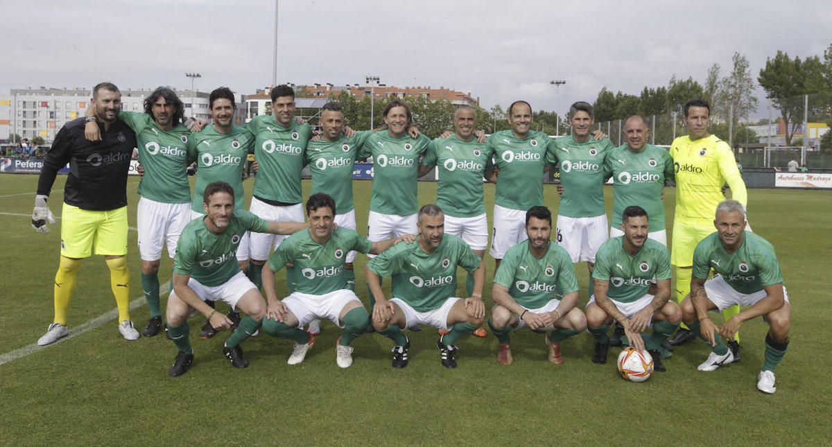 Ambientazo en el reencuentro con las #LeyendasVerdiblancas. Un placer volver a ver tan buenos amigos del <a href="/realracingclub/">Real Racing Club</a> y además de hacerlo por una buena causa. <a href="/AutismoLovaas/">Lovaas Foundation</a> <a href="/FundacionACDM/">FundacionACDM</a>