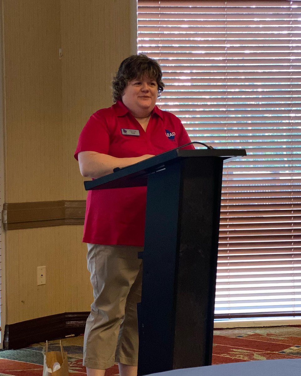 GACTE's tweet photo. Angela Pirkle, Graphics Instructor and 2021 Lead CTAE Alumni encouraging the Class of 2022 to become a member of Georgia ACTE!  #CTAEDelivers https://t.co/Z52k7yyay9