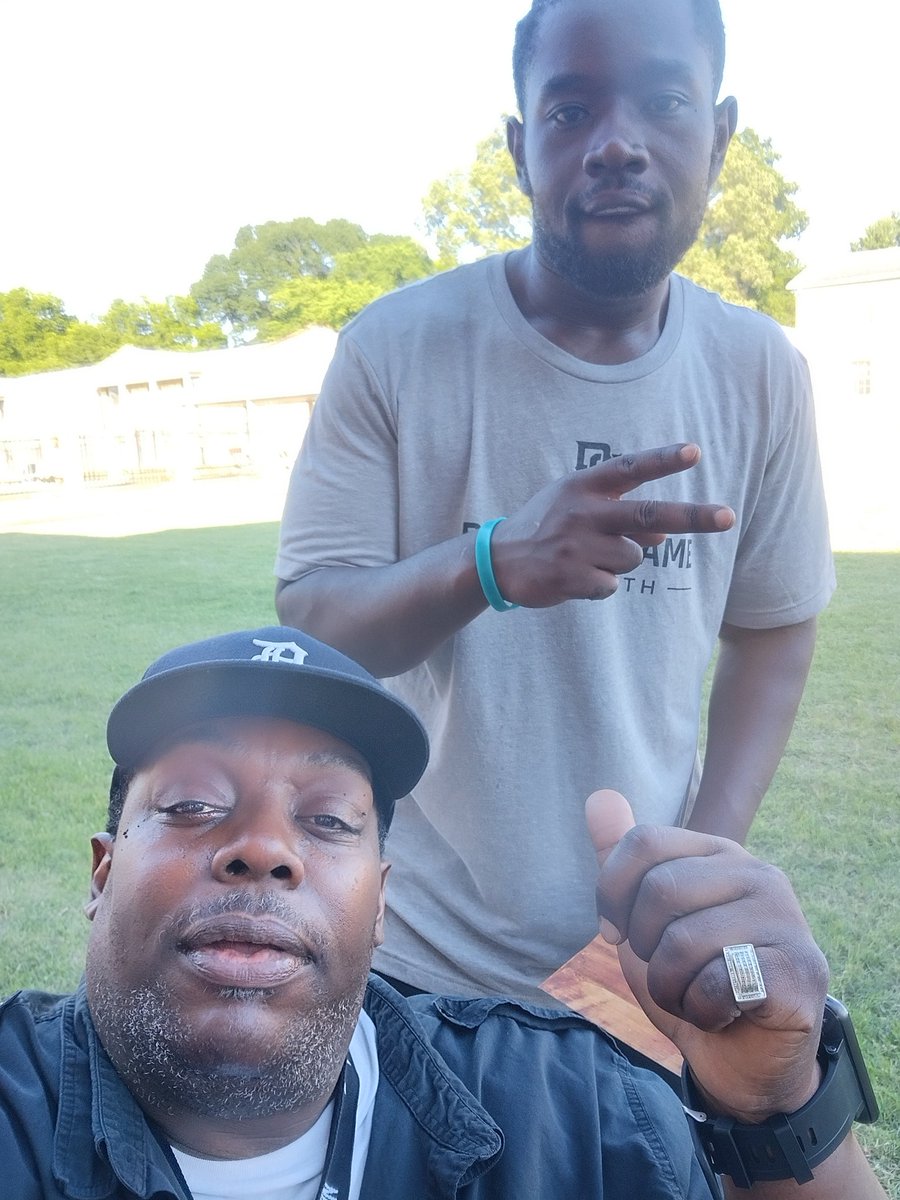 _iniconz1's tweet photo. My son decided to BBQ this weekend jus a lil something love this kid my only son Cormega aka YGB MEGA https://t.co/SXsHoziGWR