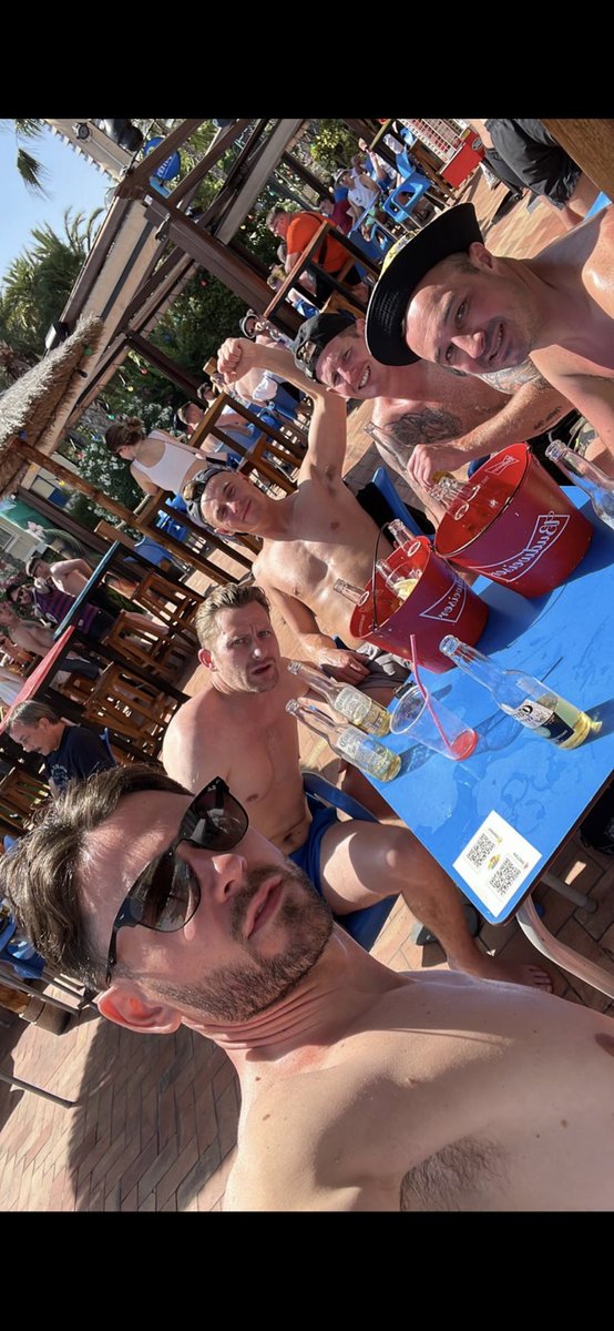 Lloyd Fiddler tweet media