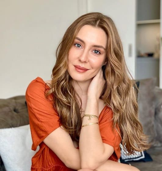 Ege Kökenli, Süreç Film imzalı #DuyBeni dizisinin kadrosuna dahil oldu! Star'da yayınlanacak dizide Kökenli, rehber öğretmen Bahar rolüne hayat verecek. #dizifilmcom