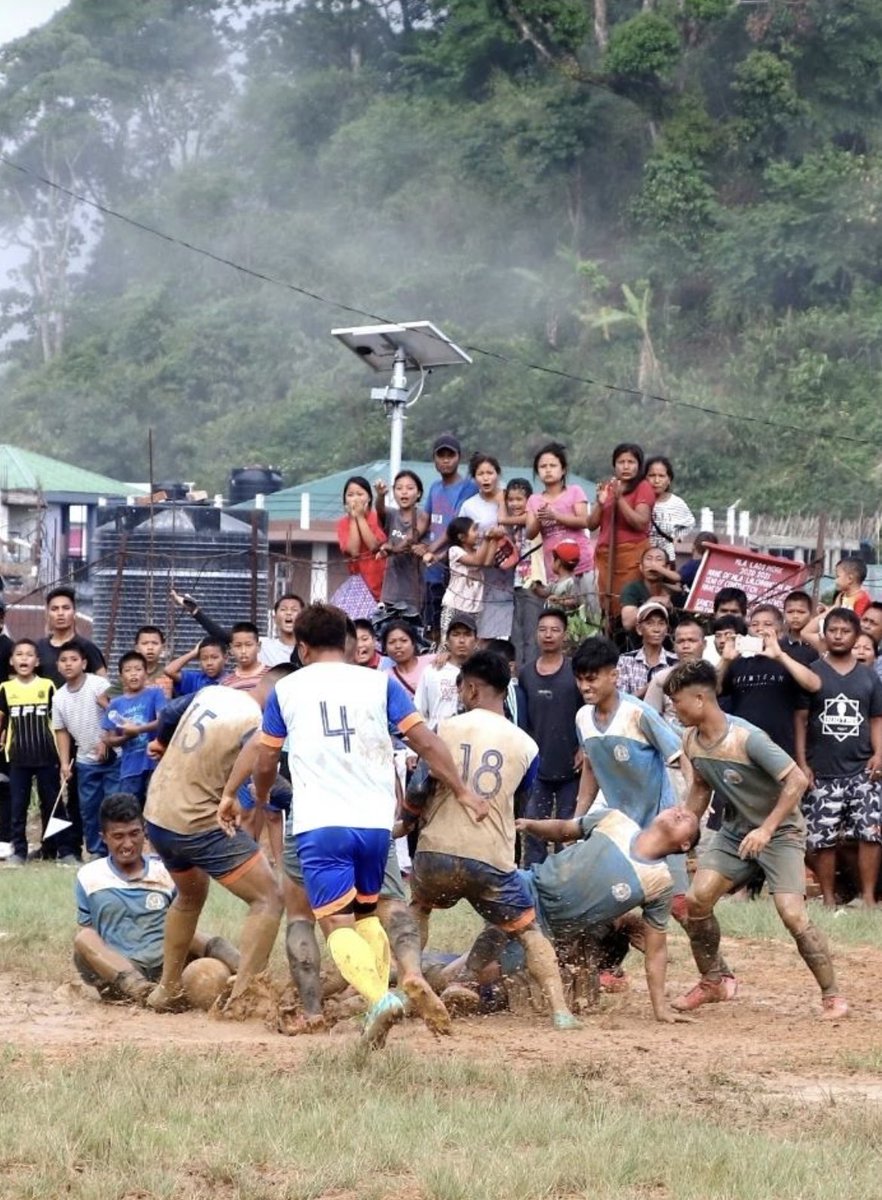 mizoraminsta's tweet photo. A hmuhnawm dawn tih a chiang
📍Inter-village football tournament, Darlawn Zone
.
.
.
Picture credit : He pic la tu hian dm lamah min lo bia la, credit kan pek theih nan che
#mizoraminsta #mizoram #football #mizoramintervillagefootball #muddyground #india #northeastindia https://t.co/24PuJgNZmg