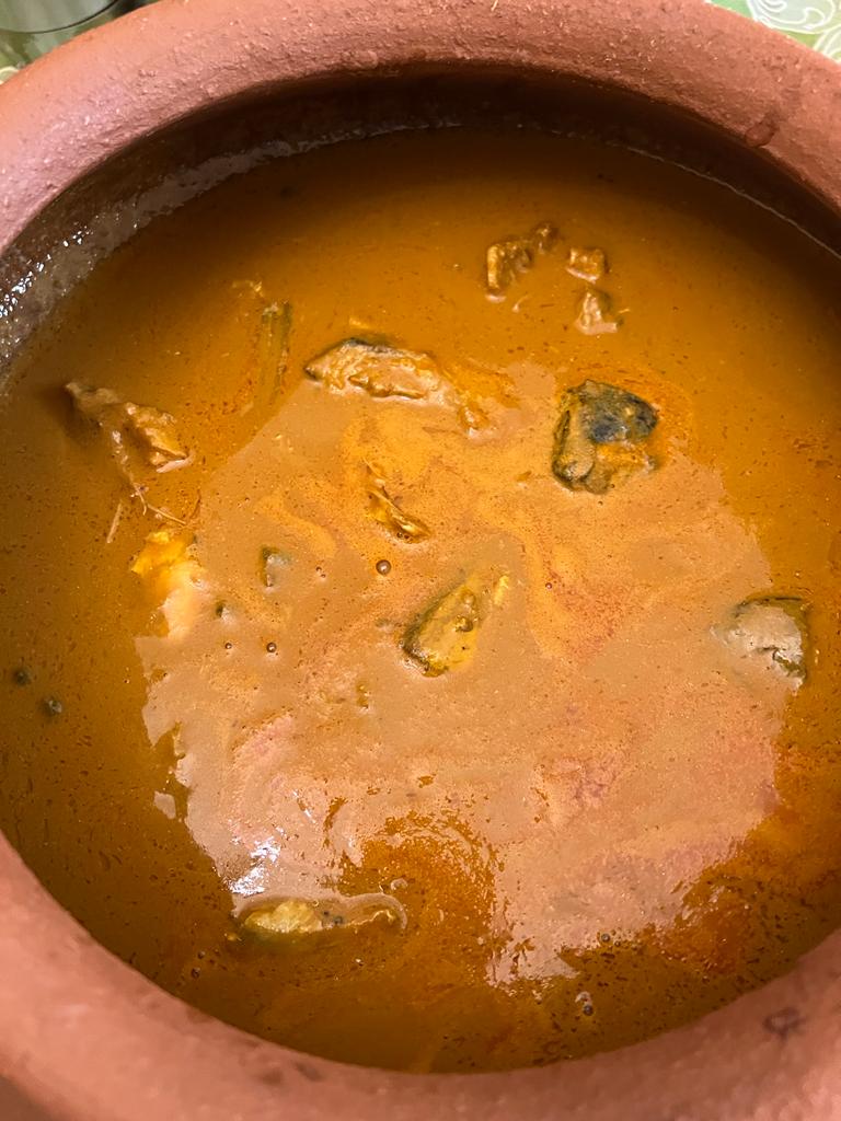 bibidempo's tweet photo. Goan Brown Rice and Mackerel Curry cooked in mud pots. Food cooked in a clay pot is high in calcium, phosphorous, iron, magnesium and sulfur. Clay is alkaline, it neutralises the acidity in food, making it easier for digestion.
#Health #MudPots #GoanFood https://t.co/OsztHvOt7V