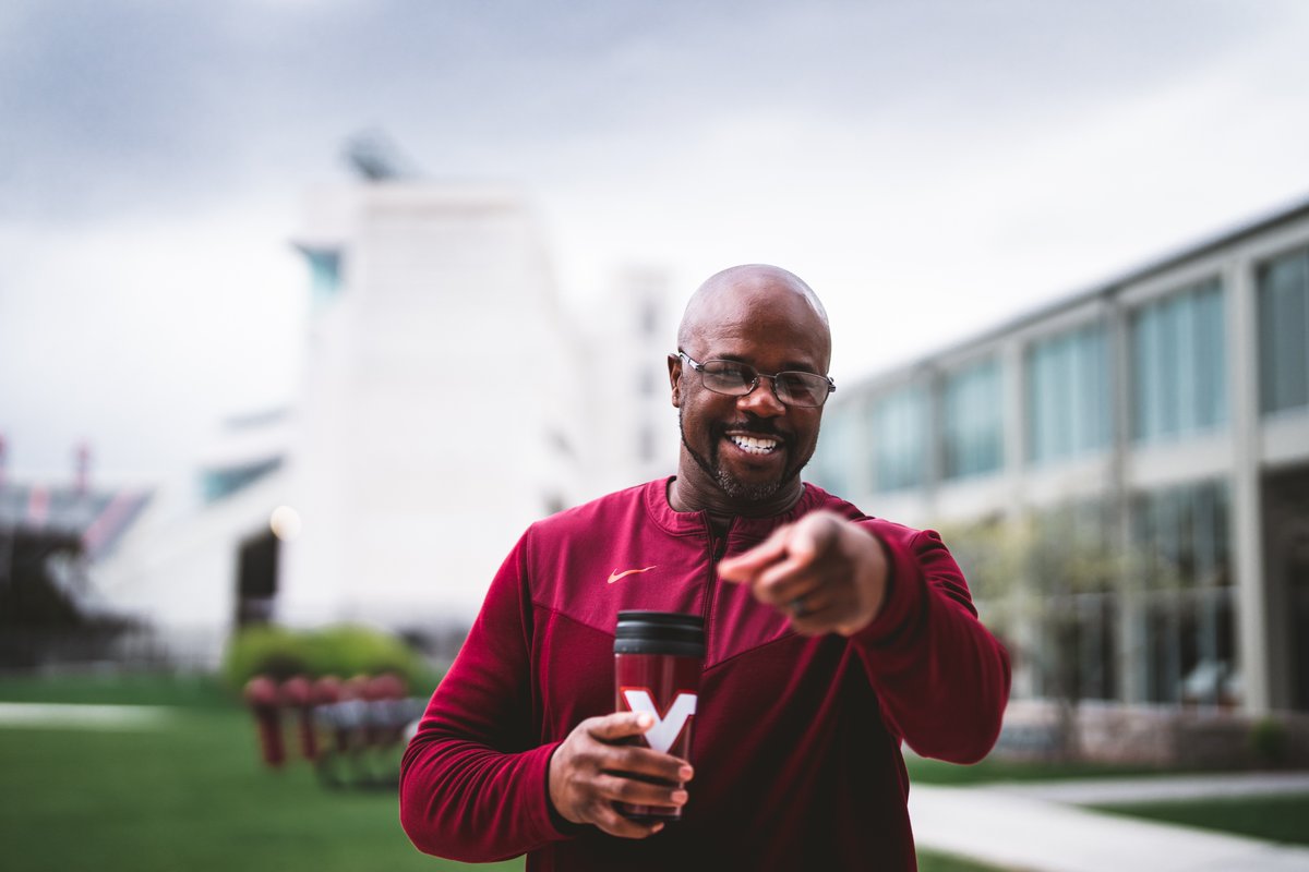 Happy Birthday S/O to our Cornerbacks Coach <a href="/CoachdjCheetah/">Derek Jones</a> 🥳🐆