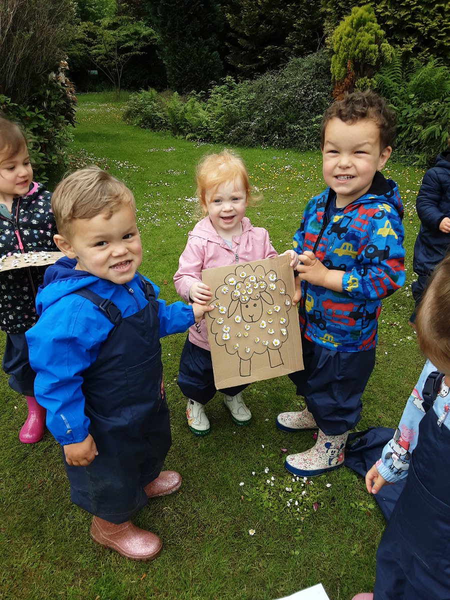 fledglings40's tweet photo. Today we loved picking daisies and threading them to make a sheep :)
#ashbride #pickingdaisies #threading #outdoors https://t.co/Y8XuGUGq5y