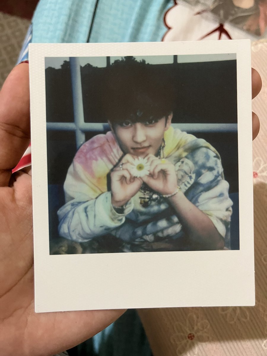nctmygo_'s tweet photo. HELP RT ‼️
wts nct photocard pc 🇲🇾

📍jeno glitch set tie with red dot 🛑 pc
📍price exclude local postage 
📍ship tomorrow

💌 dm to purchase #pasarNCT https://t.co/6n6K5CcQ7s
