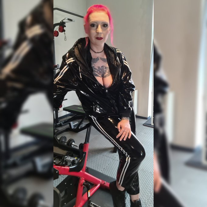 Let's work out the body! In vinyl sweatsuit! 🔥🥵 Full video on my Fanpage https://t.co/wONTE8HqpE or https://t<a href="/tag/vinyl"class="tags"><span>#vinyl</span></a><a href="/tag/onlyfans"class="tags"><span>#onlyfans</span></a><a href="/tag/fansly"class="tags"><span>#fansly</span></a><a href="/tag/sweatsuit"class="tags"><span>#sweatsuit</span></a>