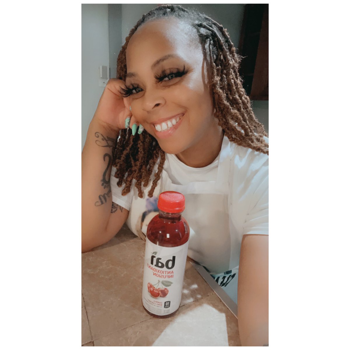 TwinkieSTL86's tweet photo. ☀️Good Morning ☀️ The Queen is tired But she’s UP so I won’t complain #GetYourWaterIn #BeGrate https://t.co/gjl7zw9dlb