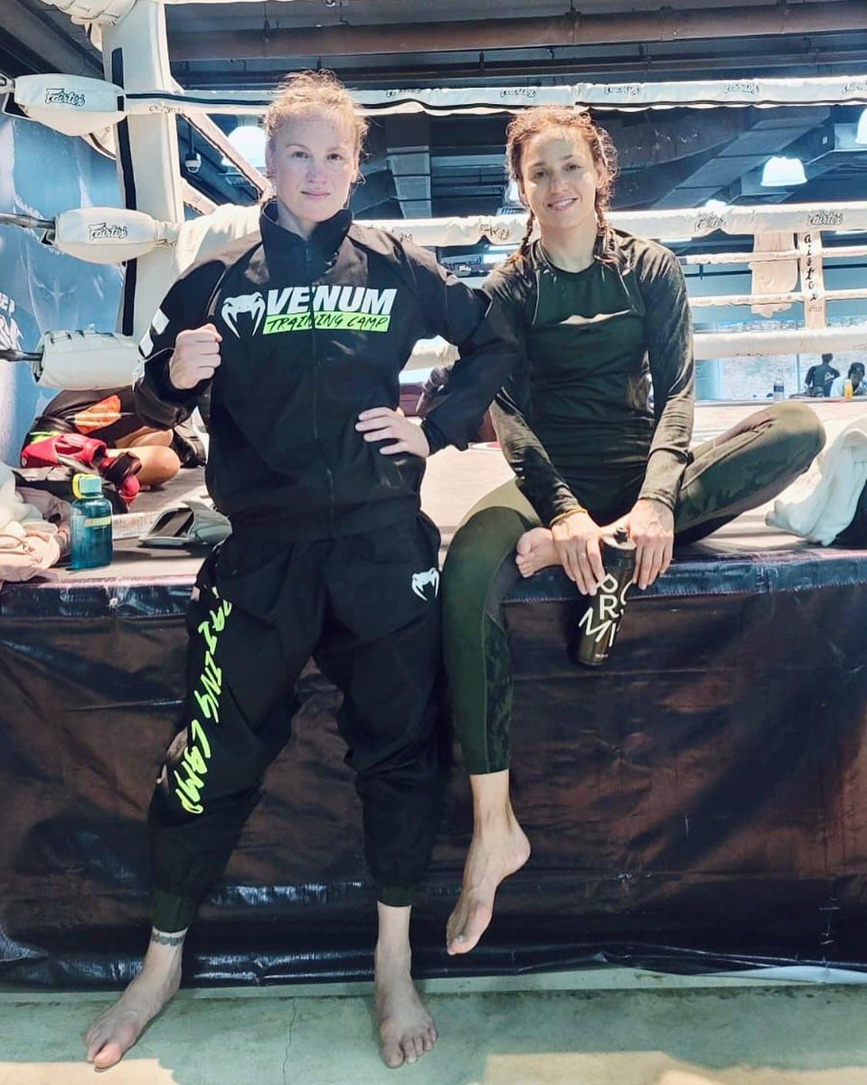 AntoninaPantera's tweet photo. Itโs #FightWeek for my sister @bulletvalentina ๐๐๐ฅ๐ฅ#UFC275
@promix #PromixNutrition
ะะตะดะตะปั ะฑะพั #BulletValentina https://t.co/cP7mBlmhme