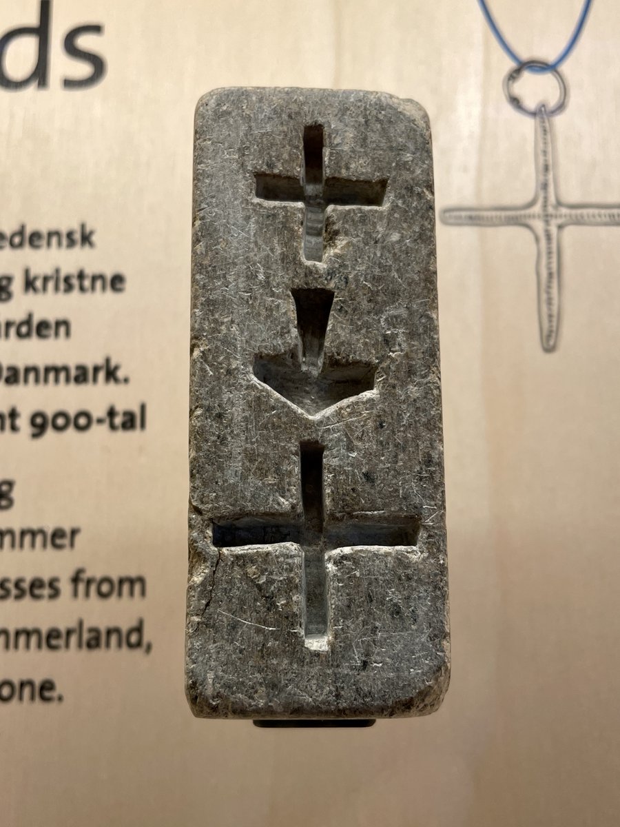 OptimoPrincipi's tweet photo. Viking soapstone mould used in casting amulets of both Thor’s hammer Mjölnir and Christian crosses, 10th century. Roskilde, Denmark. https://t.co/PvhmkK2kjD