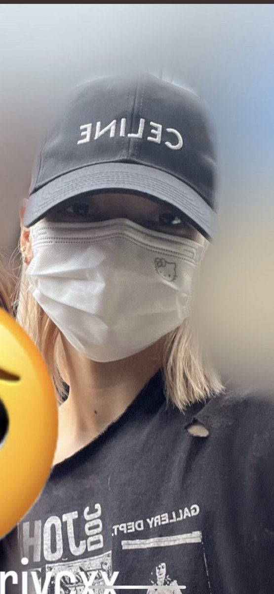lalala_film's tweet photo. ต้าวลิซที่ปารีสแต่งตัวเท่มากก หล่อมาก แมสคิตตี้น่ารักมาก 😻🫶💕
#LISA #LALISA #BLACKPINK 
#LISAxBVLGARI https://t.co/TqJOf6u6Jx