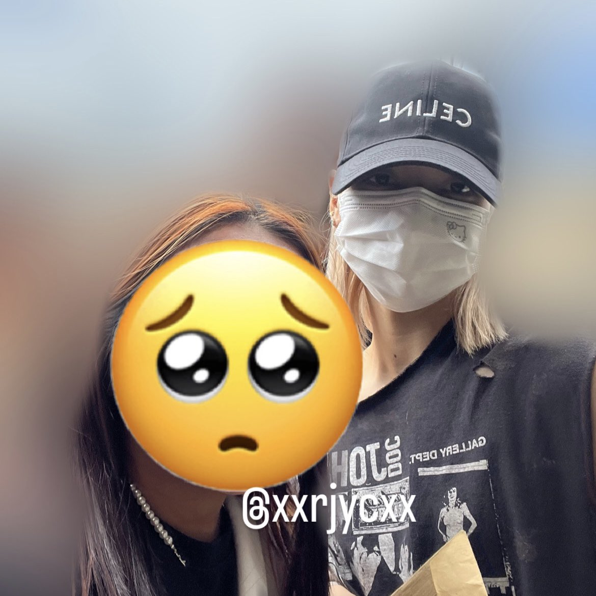 lalala_film's tweet photo. ต้าวลิซที่ปารีสแต่งตัวเท่มากก หล่อมาก แมสคิตตี้น่ารักมาก 😻🫶💕
#LISA #LALISA #BLACKPINK 
#LISAxBVLGARI https://t.co/TqJOf6u6Jx