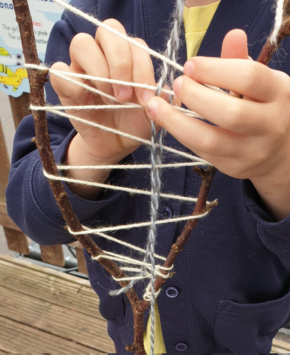 So much fun making our 'y' frame looms in our <a href="/ChilternOutdoor/">Outdoor Learning</a> learning session. Looking forward to weaving natural objects into our looms next week @YPTE @PagesAwards @CLOtC