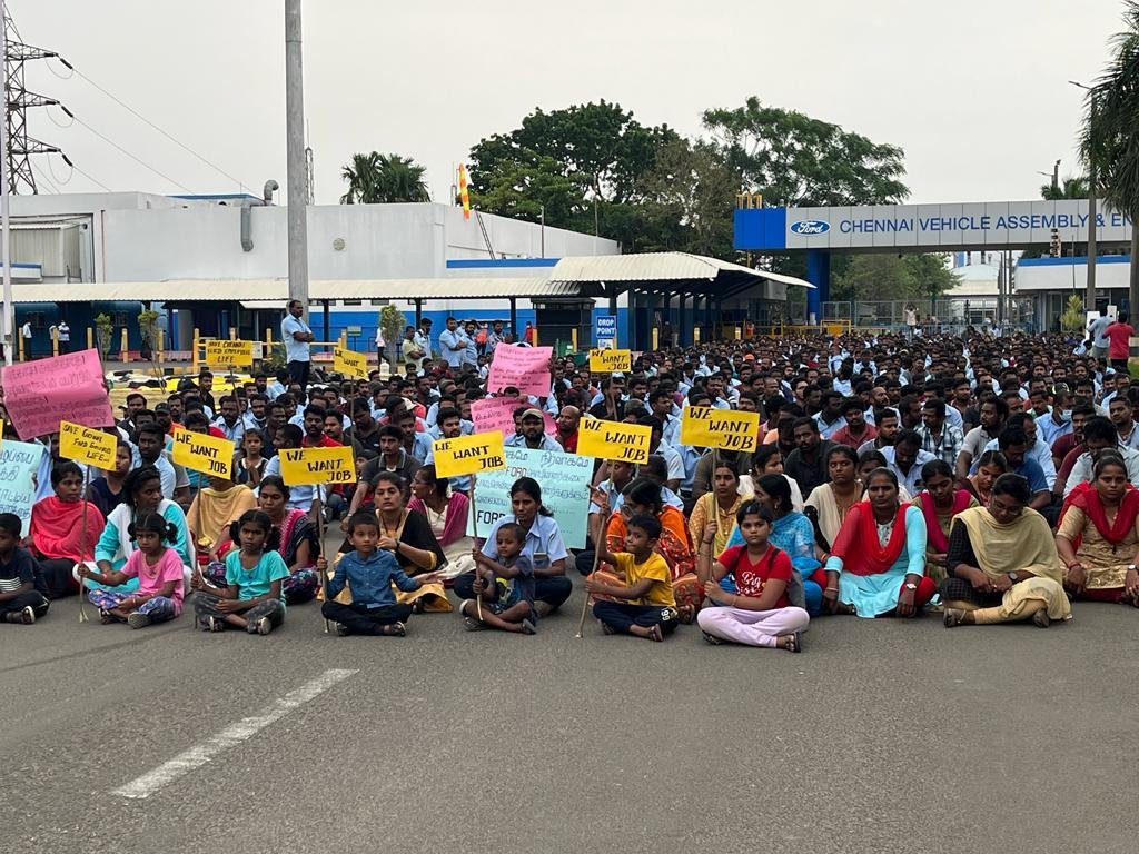 PaSridhar's tweet photo. Ford india pvt Ltd-chennai# employees 8 th day in-house protest#save fordchennai employees life? No improvements in severance package#we need alternate job @Ford @jimfarley98 https://t.co/TxMMuOjLH8