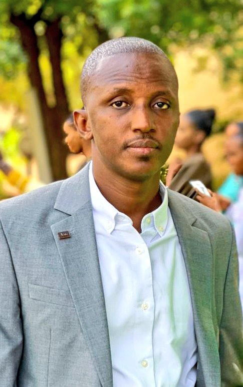 docbah's tweet photo. Un Pays en guerre contre le terrorisme mis sous embargo pendant 6 mois avec des mesures de chantage économique et sociale seul l'espoir fait vivre les populations. 🇲🇱 Restons soudés la vérité éclatera. Vive le Mali 🇲🇱 ✊🏽 
 #docbah #Mali @PresidenceMali @ecowas_cedeao @GoitaAssimi https://t.co/5Cx7MH01MC