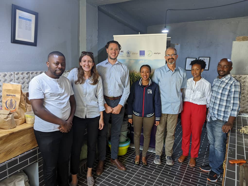 AflaKiosk's tweet photo. Last week, our team had the pleasure of having Dr Dirk E. Maier, the Associate Director of the Global Food Consortium, at @IowaStateU,  at our premises at @Vanguard_Econ. Dr. Maier has a research program on post-harvest engineering applied to grain and feed operations.
#research https://t.co/nw5Z0885V5