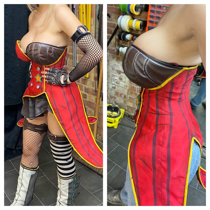 Boobs now fit HUZZAH!!! &hearts;️  Before                           After https://t.co/MQwuAZjg6S