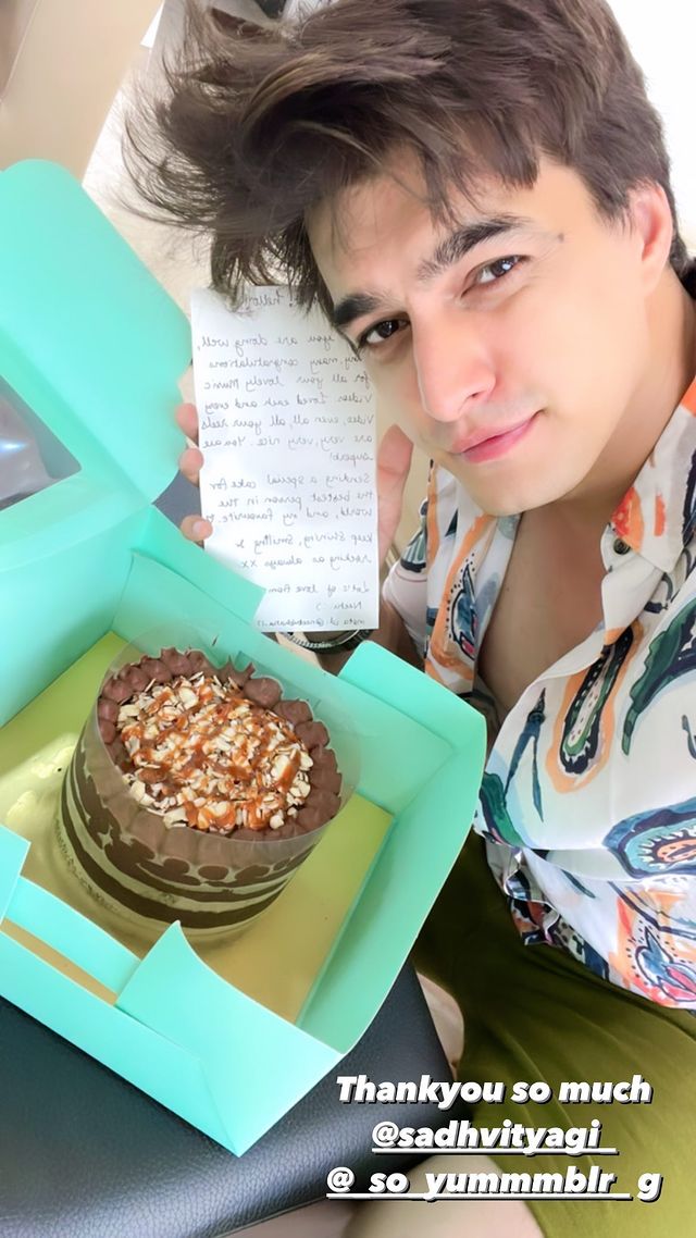 Choclate cake with vanilla ice cream 😋🔥
Yummy 🔥😋
@momo_mohsin #MohsinKhan #MoMinions