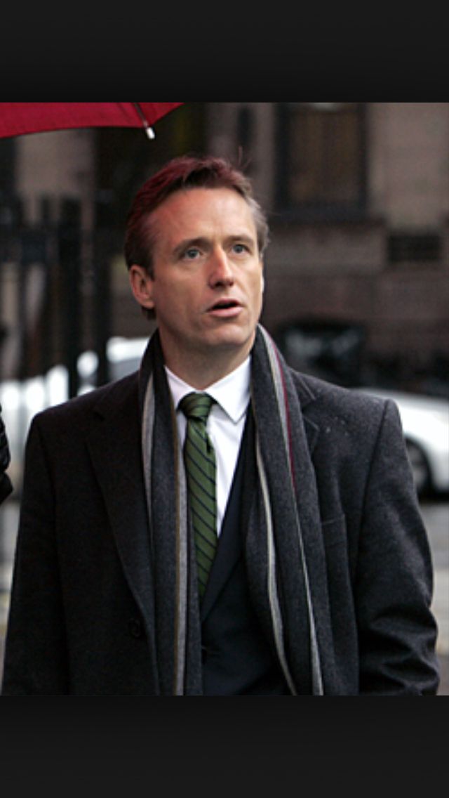 FansLinus's tweet photo. @lawandordertv Green ties are instantly better. #linusroache #mikecutter https://t.co/mOPWs5iMYL
