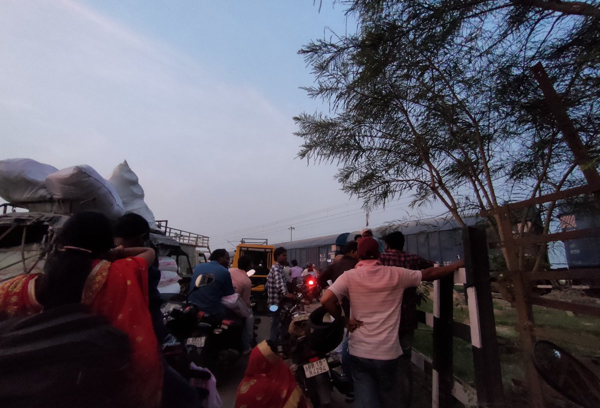 SourarKumar's tweet photo. Train stoped from 3 hours.
What is this
Please manage and improve this condition.Many people are facing too much problem.And many patients are facing problem and some were situation are very critical and may be died form this reason.All reasonable goes to railway ministers and... https://t.co/kV8x2bUI3j