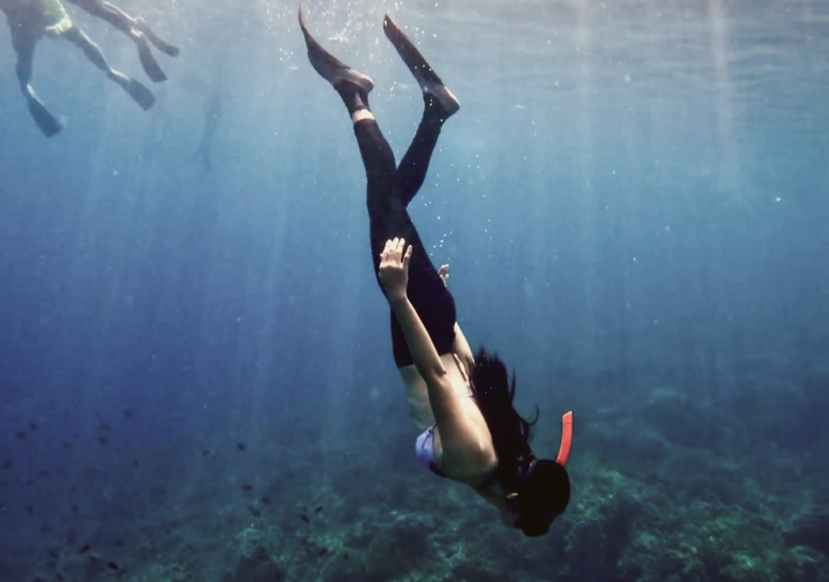 dheacakeiladia's tweet photo. This was my first encounter with free diving, I never thought that I could feel so intrigued and amazed by the beauty of the ocean. 🥺 So many beautiful corals and different fishes. 🥺🫶🏻 Sa sobrang excited ko, gusto ko nalang bumaba sa sea floor 😝 https://t.co/Tw56WOvspH