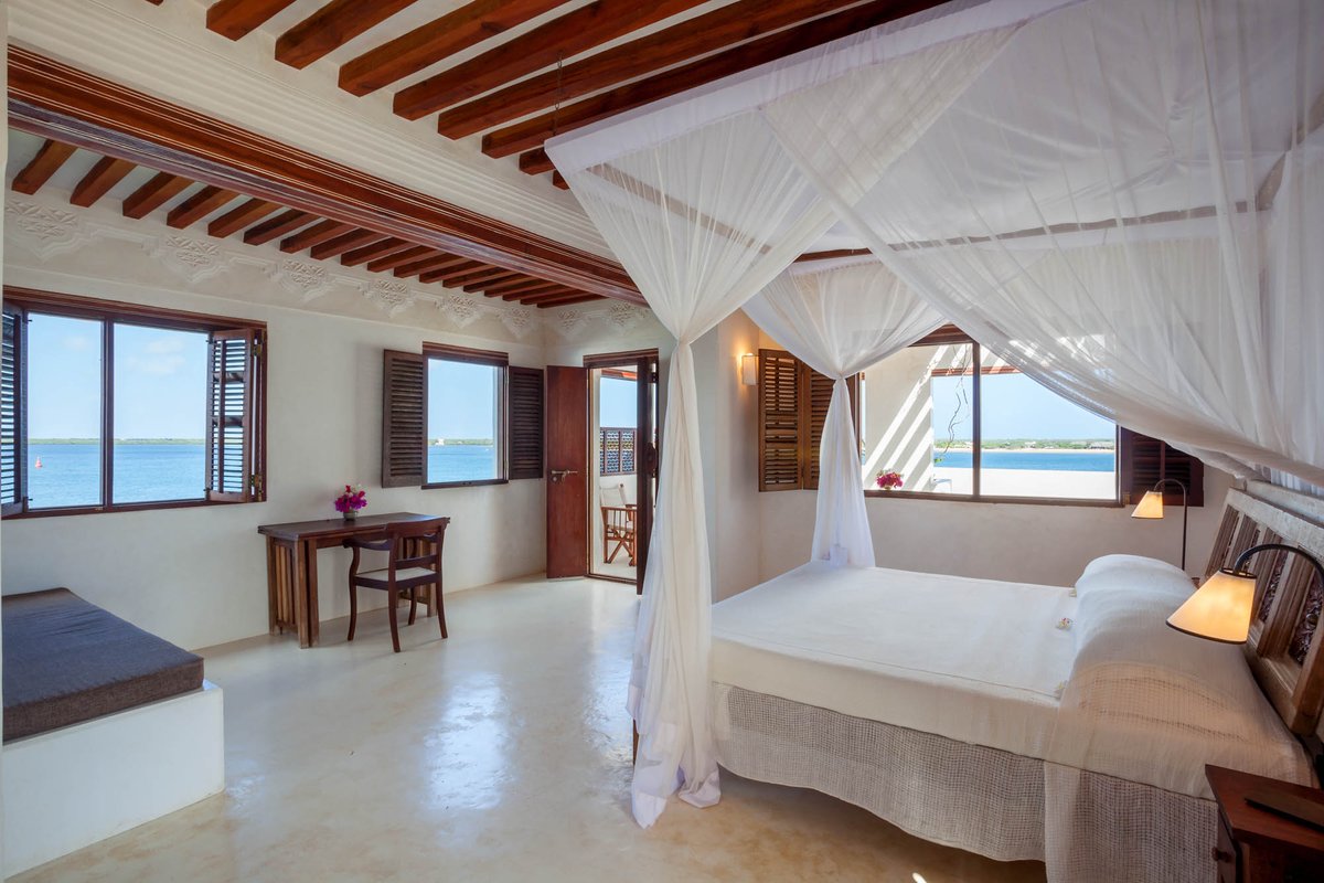 trippygotours's tweet photo. Why haven't you been to Forodhani House? A beautiful beachfront house offering 270ยฐ views of Indian Ocean than can host up to 12 people.
#Lamu #ForodhaniHouse https://t.co/tREM2igbTD