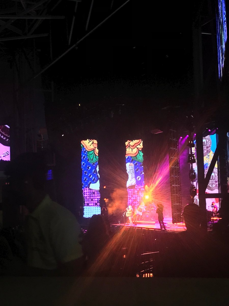 CassieeCora's tweet photo. #BandwagonTour2022 #Toronto #BudweiserStage #OnlyPrettier @mirandalambert https://t.co/lRVBmrgmiK