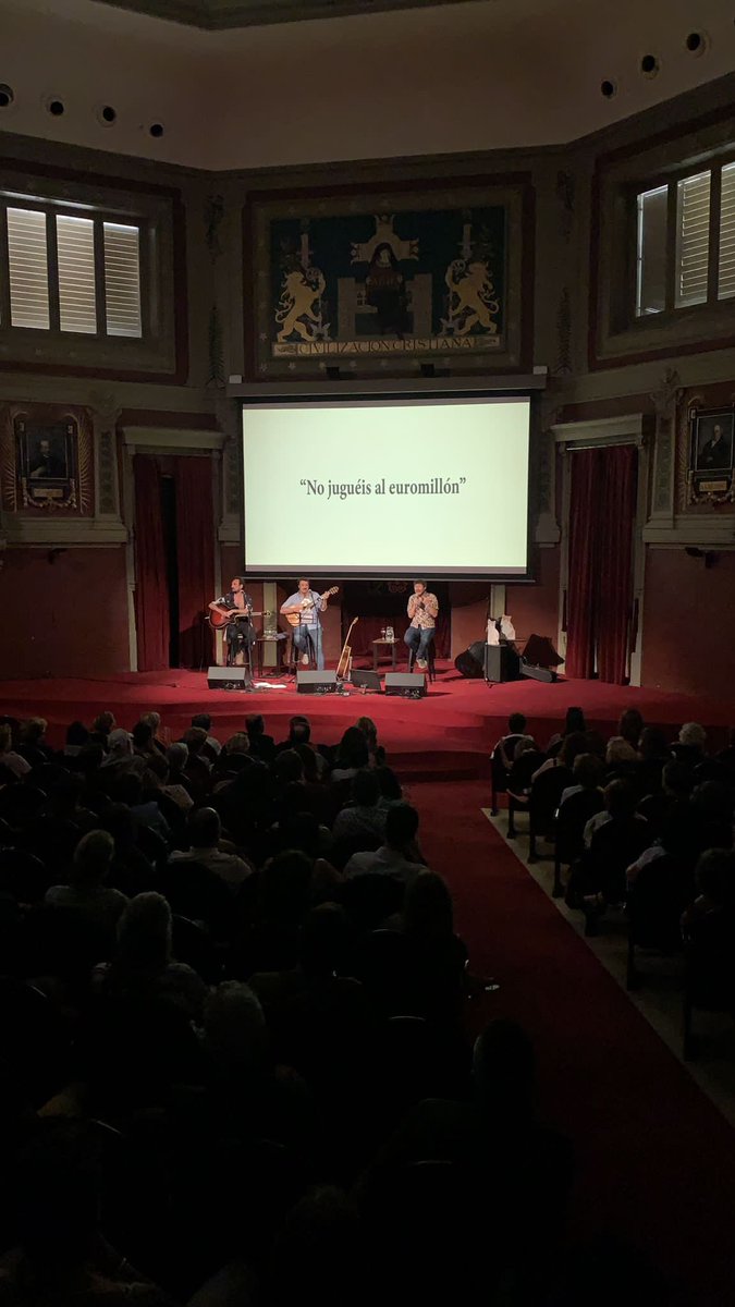 Ayer éxito absoluto en la presentacción del libro “Días para ser gato" de @Pedrozuazua. La música y las palabras nos acercaron un poquito más a conocer a Mía y Atún Zuazua, hijos felinos del autor, y sus aventuras del día a día. <a href="/IgorPaskual/">Igor Paskual</a> <a href="/pmorooficial/">Pablo Moro</a> 😺