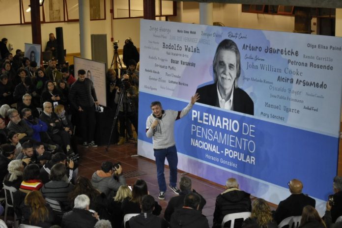 AgenciaComBA's tweet photo. 🎤 #Homenaje: Máximo Kirchner, "Muchos de los que no muestran sus voces no aparecieron en el macrismo"
El diputado participó de un encuentro de intelectuales y docentes en homenaje al sociólogo Horacio González https://t.co/ctWWCsS1aS
#FdT #Plenario #UDQ #MáximoKirchner #ComBA https://t.co/4du69vpCdx