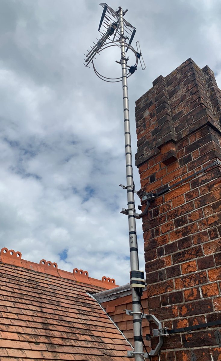 TDSLUK's tweet photo. Aerial repair carried out by Nigel last weekend before the jubilee weekend π¬π§
#aerialrepair #eastbourne #eastbourneaerialrepair #caimember https://t.co/XRVeJUgYXW