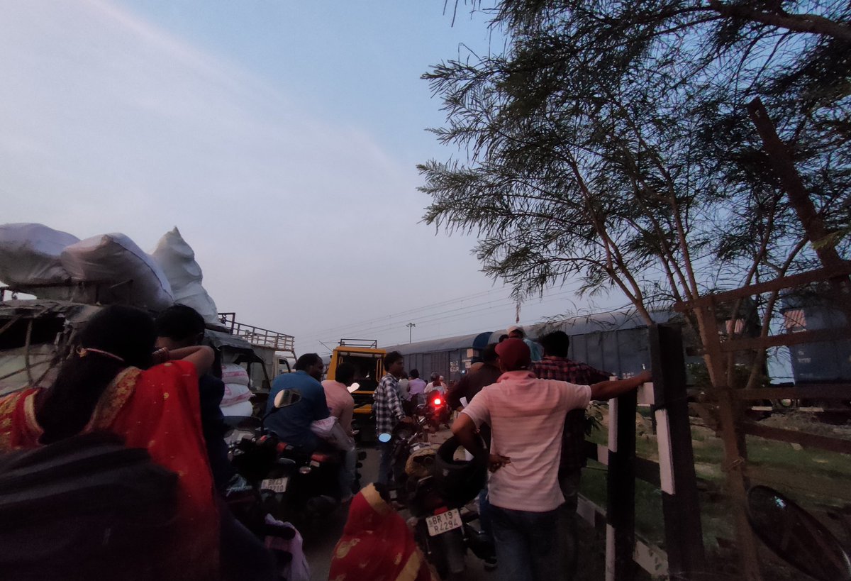 SourarKumar's tweet photo. @saharsarail @ECRlyHJP @RailMinIndia @RailwaySeva @PMOIndia @saharsa_india @NitishKumar @BJP4India @PMOIndia @BJP4Bihar
@NitishKumar

Please improve immediately https://t.co/s3aEd7Z0Js