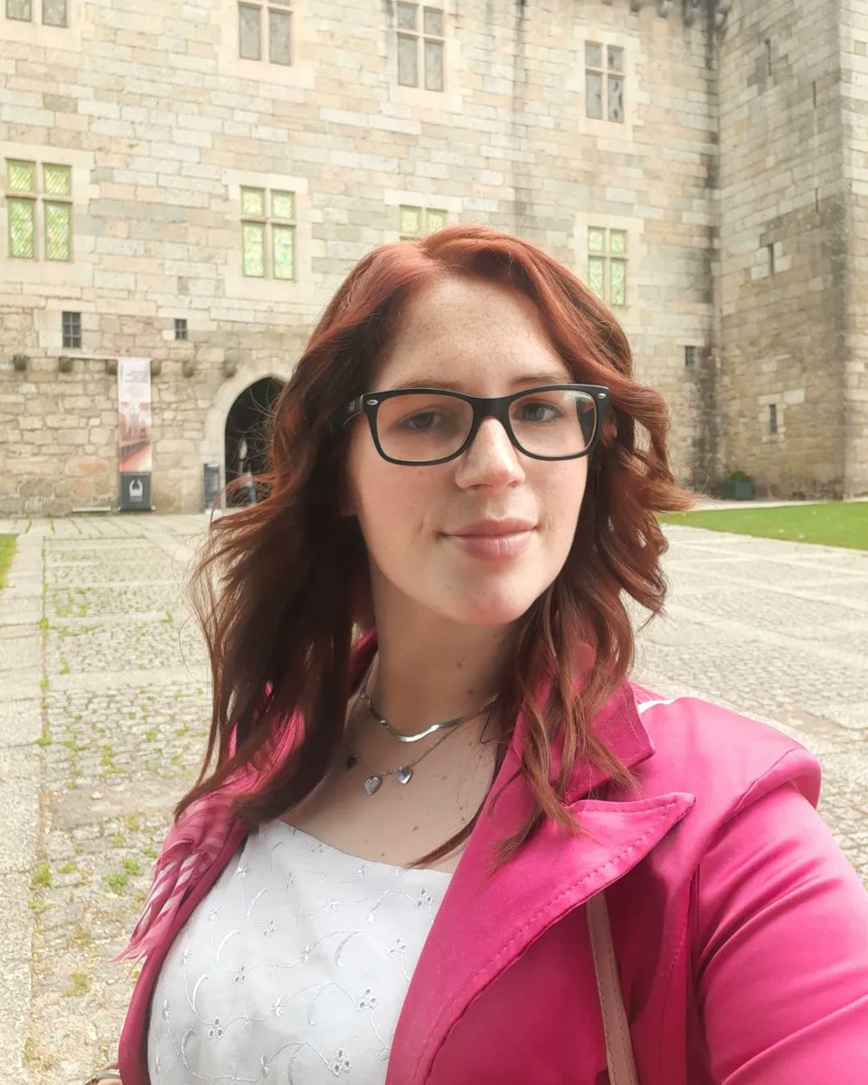 oopsihi's tweet image. Acho que pela primeira vez fui a uma festa, neste caso uma comunhão, sem me encher de maquilhagem. 
E senti-me bem. Senti-me bonita. 
E isso... é extraordinário!