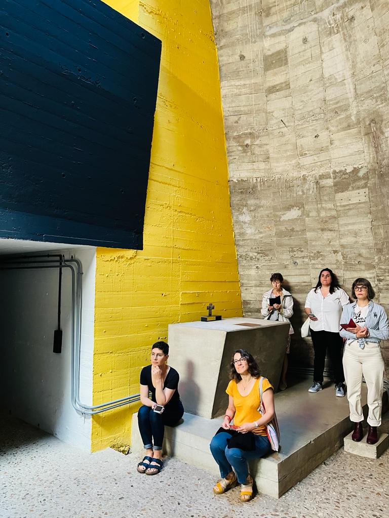 Retour en images sur le week-end "Féministes et catholiques !" 
Deux jours précieux de rencontres intergénérationnelles, de réflexion, de partage et de sororité dans le magnifique couvent de la Tourette.
Merci à toutes les conférencières et participantes 🙏🥰