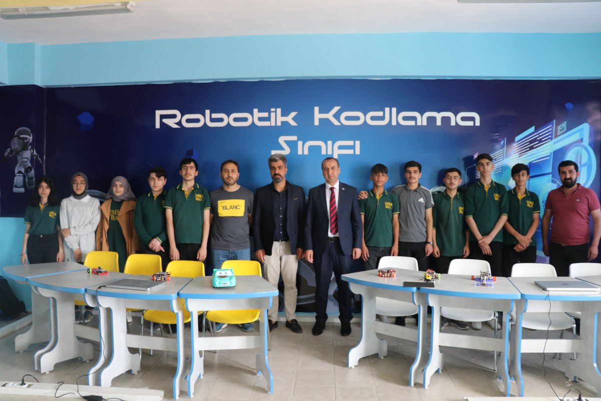 Borsa İstanbul Bingöl Anadolu Lisesinde Robotik Kodlama sınıfımızı ziyaret ettik. Hepsi bir birinden değerli güzel çalışmalara imza atan öğrenci ve geleceğin mimarlarını yetiştiren değerli öğretmenlerimize teşekkür ederiz. <a href="/tcmeb/">Millî Eğitim Bakanlığı</a> <a href="/bingolvaliligi/">T.C. Bingöl Valiliği</a> <a href="/halilyucel6060/">Halil YÜCEL</a>