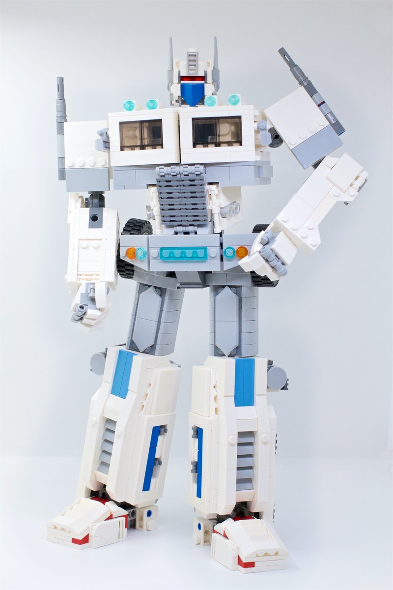 mrkgoo's tweet image. I did the thing...I give you Lego Ultra Magnus!

#Lego
#Transformers