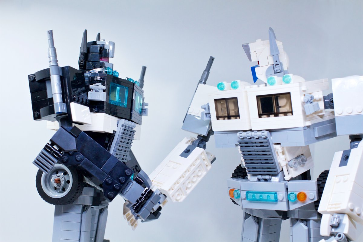 mrkgoo's tweet image. I did the thing...I give you Lego Ultra Magnus!

#Lego
#Transformers