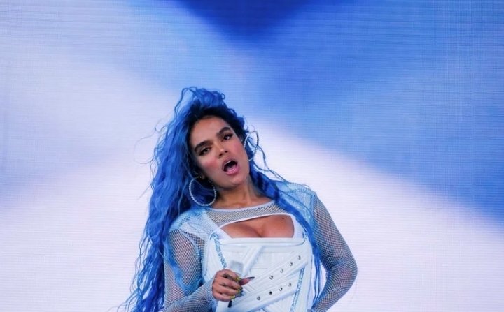 Laexitosacol's tweet photo. @karolg tuvo que suspender su concierto a causa de ataques de la policia.

https://t.co/y0EpsEIR8h https://t.co/PG4oHvZPgL