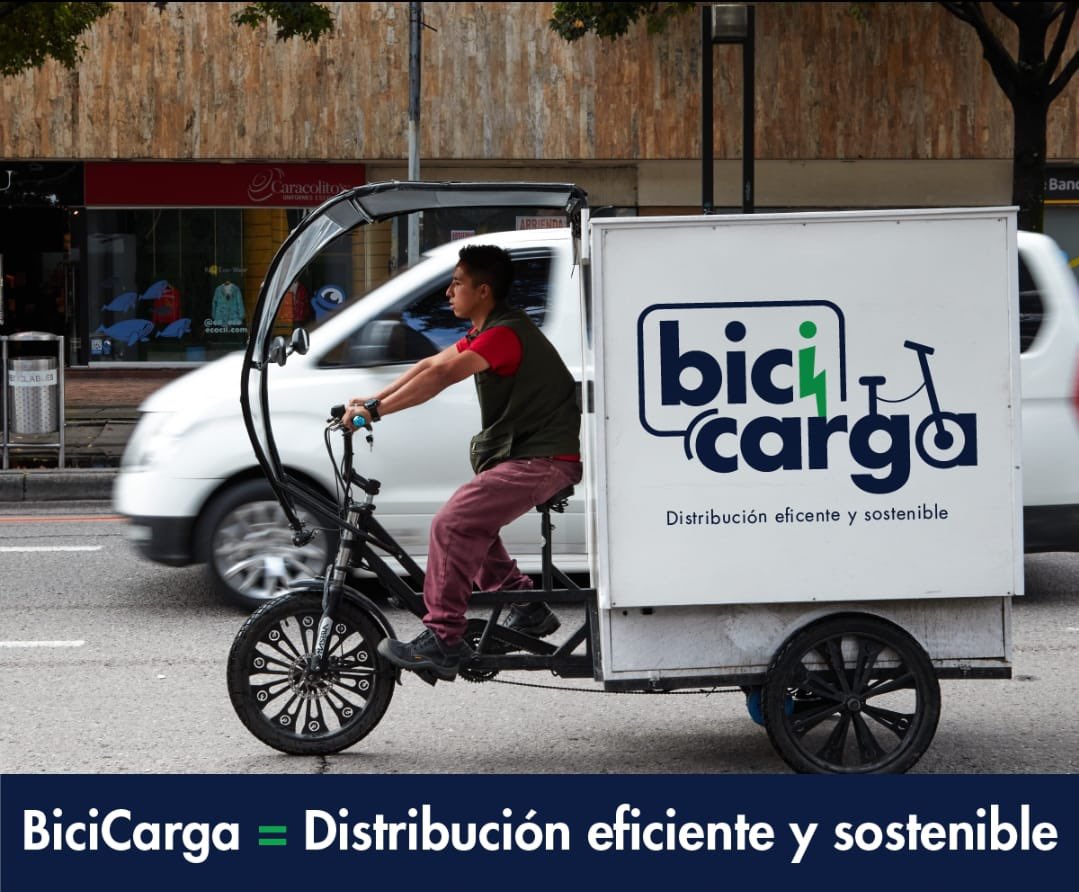 Finalizamos con éxito el piloto de #BiciCarga mejoramos tiempos de operación en entregas en un 30% y se redujo la emisión de CO2. Con esta iniciativa buscamos mitigar el cambio climático y hacer de Bogotá-Región un modelo de movilidad sostenible, efectivo e incluyente. Ver 🧵