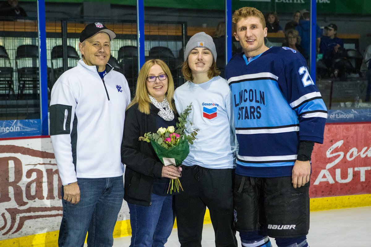 Gene and Sherri Cotter have been named Lincoln's Billet Family of the Year! #AllAboard🚂

➡️lincolnstars.com/news_article/s…
