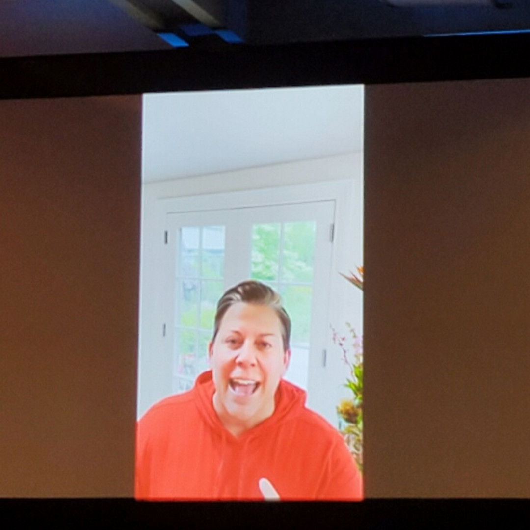Congratulations to <a href="/MandyRennehan/">Mandy Rennehan</a> and <a href="/Freshco_Inc/">Freshco</a> for receiving Exporter of the Year at #CGLCCIlluminate2022! Shout out to <a href="/KatProvocateur/">Katrina White</a> who accepted on their behalf! #SupplierDiversity #Pride2022