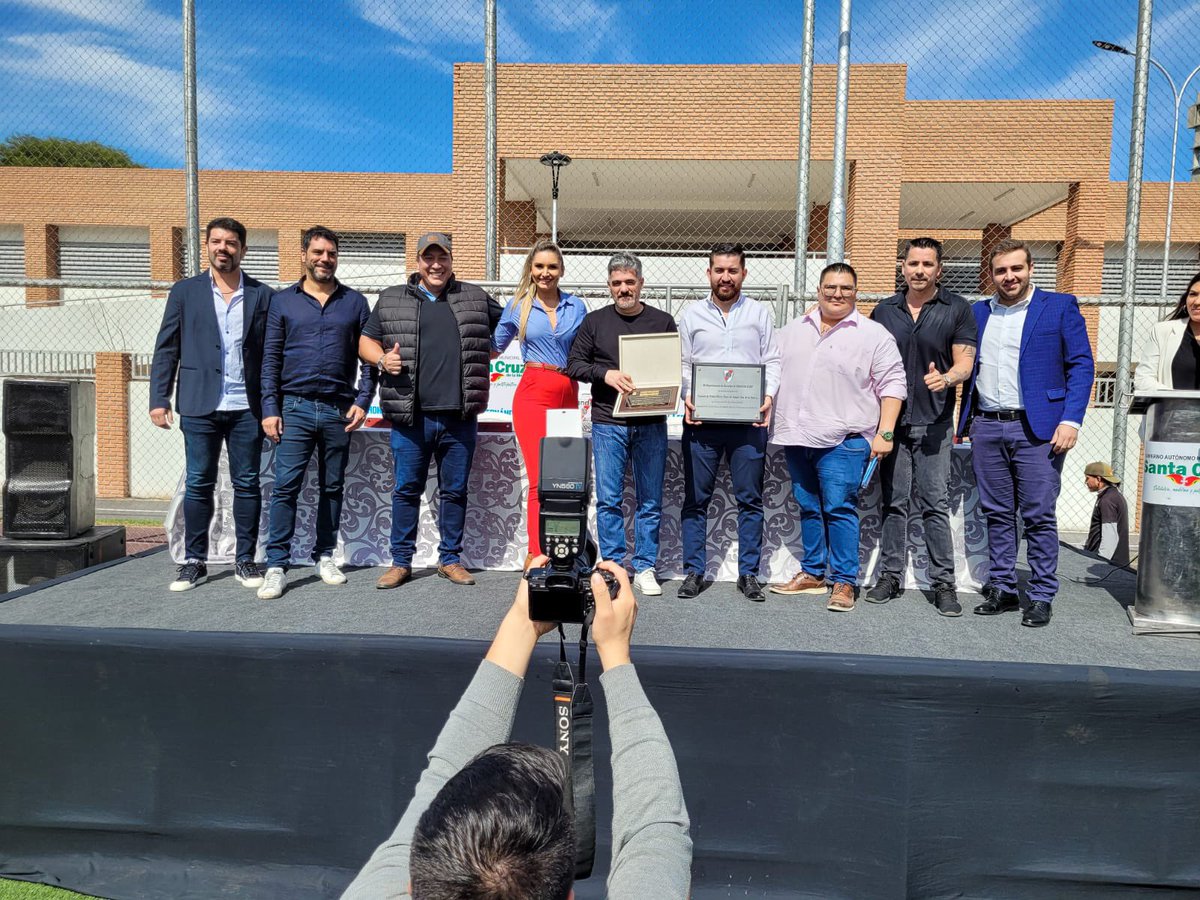 escuelascarp's tweet photo. Durante el fin de semana se llevó a cabo la apertura de la Escuela Oficial de River Plate en Santa Cruz de la Sierra, Bolivia. 
La misma contó con la presencia de uno de los máximos ídolos de nuestra institución, Ariel Ortega. https://t.co/LfFi0CHSWs