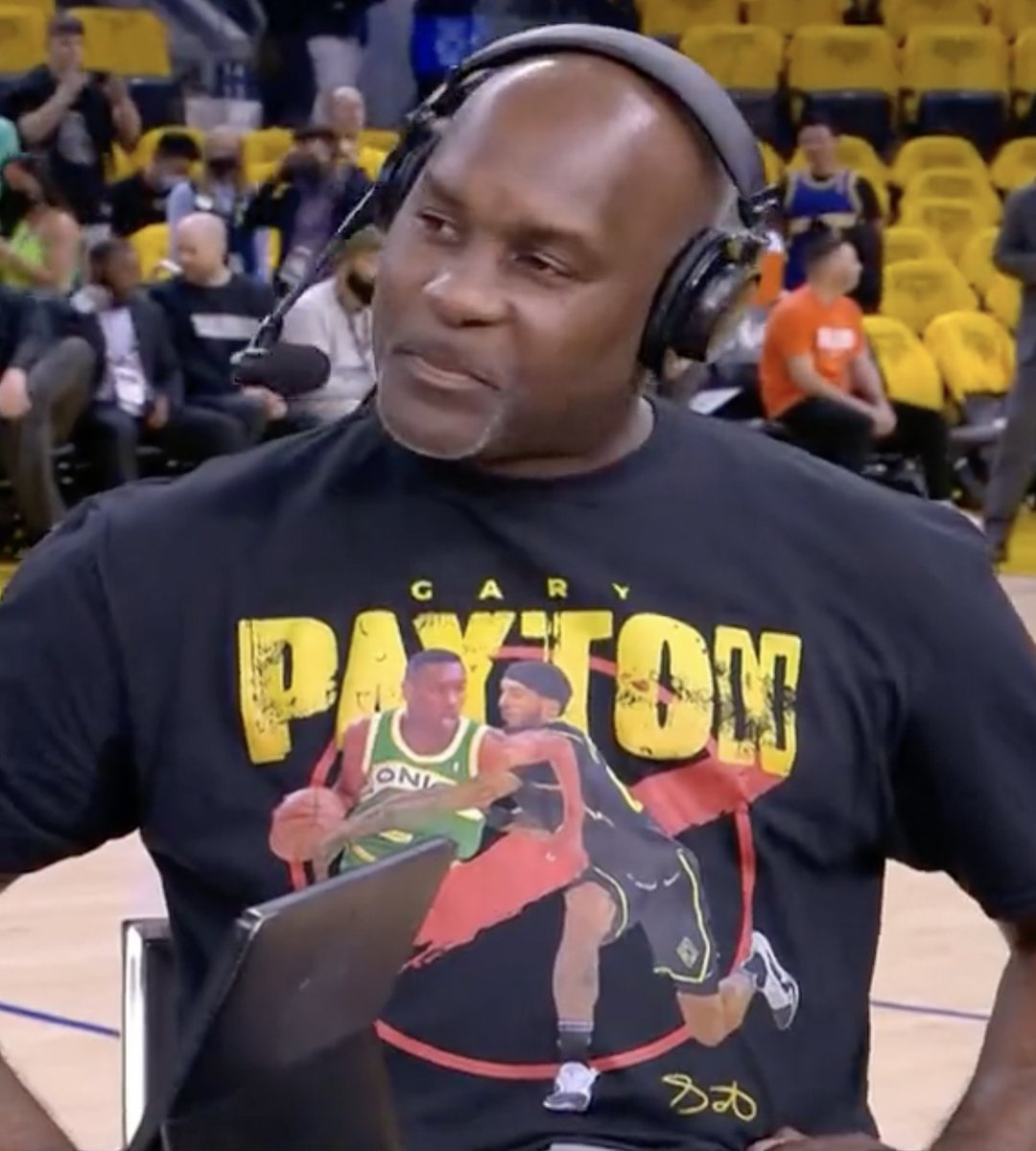 Gary Payton rockin' a t-shirt of him being guarded by his son, Gary Payton II, is just awesome