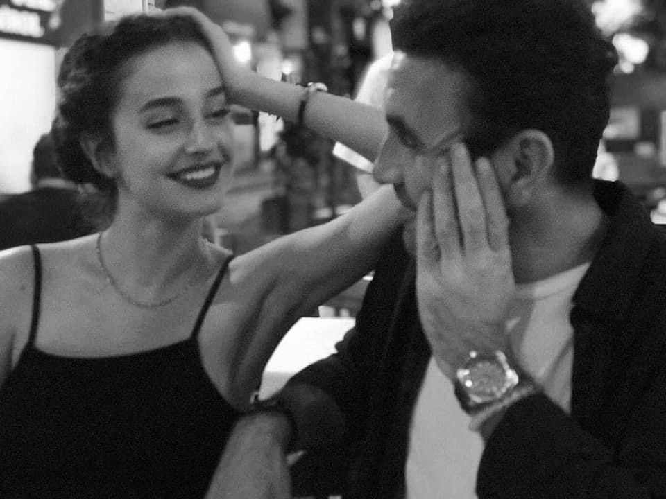 Reva__is's tweet photo. يحدق بها بغرابة و كأن نظراته تريد سرقتها. ✨🖤🤏🏻
-pars savcım 😭😭...
#yargi #yargl #pars.. https://t.co/0SQIg5wQoU