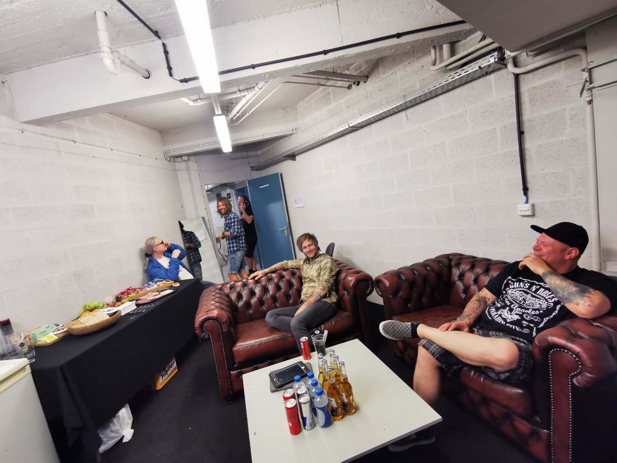 Belgium, we're gettin' ready for ya!!

Can't wait to rock the Sportpaleis in Antwerpen tonight!

#thenewroses #kiss #endoftheroad #worldtour