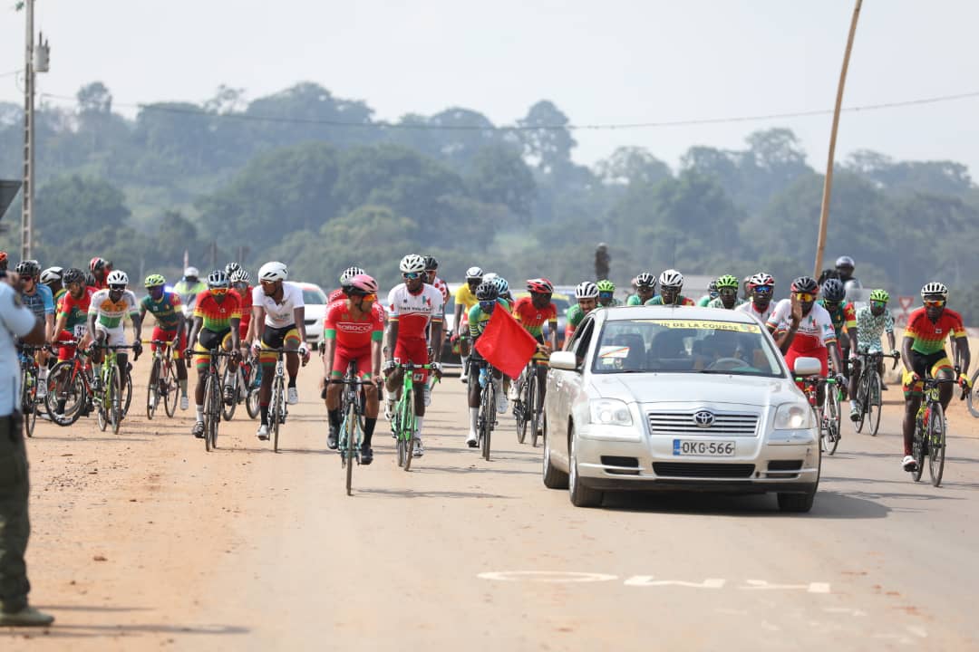 CamerounTribune's tweet photo. Tour cycliste international du Cameroun : podium de la 3e étape, 148,5 km

1er, Nasr Eddine Maatougui, Maroc, 3h36'44"
2e, Moïse Mugisha, Rwanda, 3h36'46"
3e, Jean Claude Nzafashwanayo, Rwanda, 3h36'46"

La vitesse moyenne de cette étape était de 41,11km/h https://t.co/zINe1Zh2mh