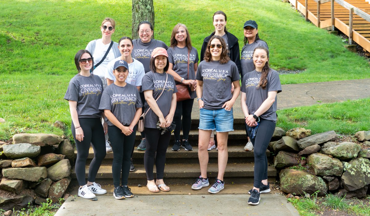 summitareaymca's tweet photo. Thank you L'Oreal for volunteering your time to help build new picnic tables for our wonderful summer camp at the Berkeley Heights YMCA! We are truly grateful! #LOrealGivesBack https://t.co/rNHUtmZR47