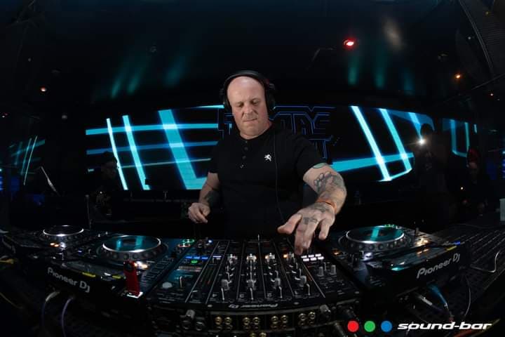 Next artist showcase for U4IA is 💙💜Thomas Kelly💜💙!

𝔾𝔼ℕℝ𝔼:
Happy Hardcore

𝕃𝕀ℕ𝕂𝕊:
soundcloud.com/t_kelly

facebook.com/KOTCGlobal/

facebook.com/toymakermusic/

Tickets:
theticketing.co/e/u4iax

Details:
fb.me/e/1QJA2Bf99