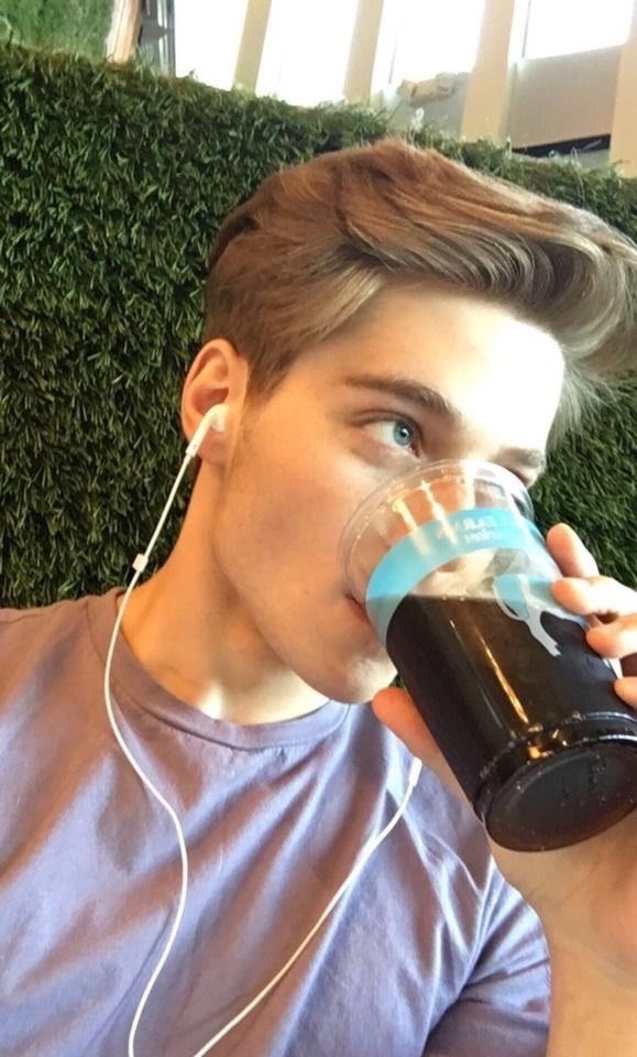 Por ejemplo… una cucharilla, unos Noodles, una pajita, un vaso… 😜