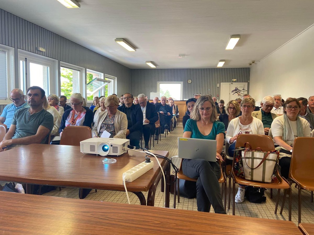 noel_sylviane's tweet photo. Retour sur de nombreux événements :
- Réunion de présentation des dispositifs de la Region @auvergnerhalpes aux élus des  CC du grand genevois et du bassin annécien 
- Déjeuner de travail sur la santé et le handicap avec @laurentwauquiez Wauquiez et les représentants du secteur https://t.co/IeqaOkH8Cw